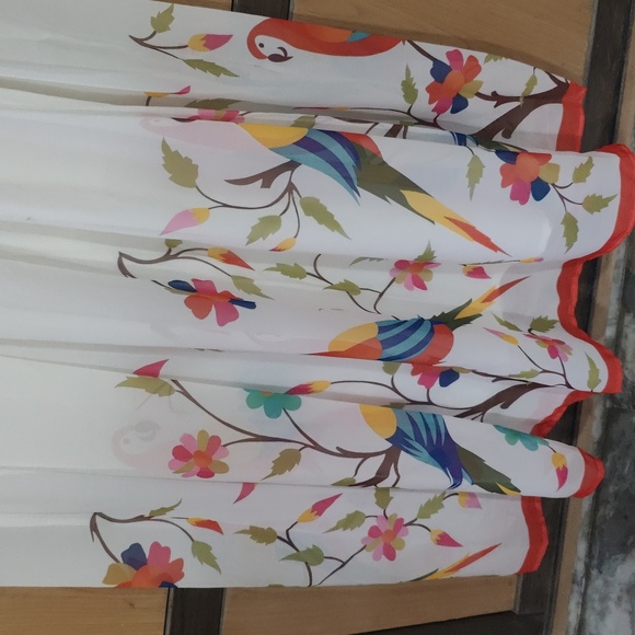 Pretty floral gown - Picture 3 of 6